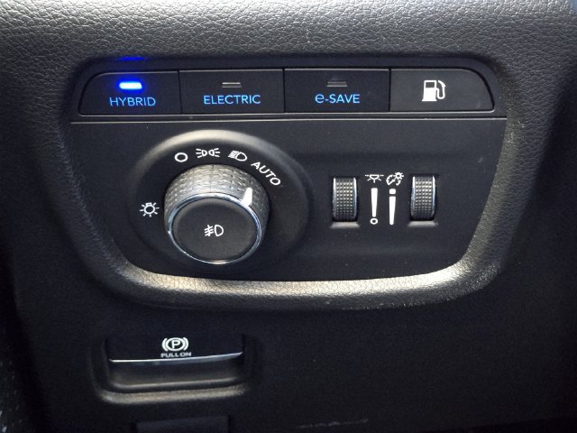 Used 2023 Jeep Grand Cherokee Trailhawk w/ Advanced Protech Group II AWD/4WD image 25
