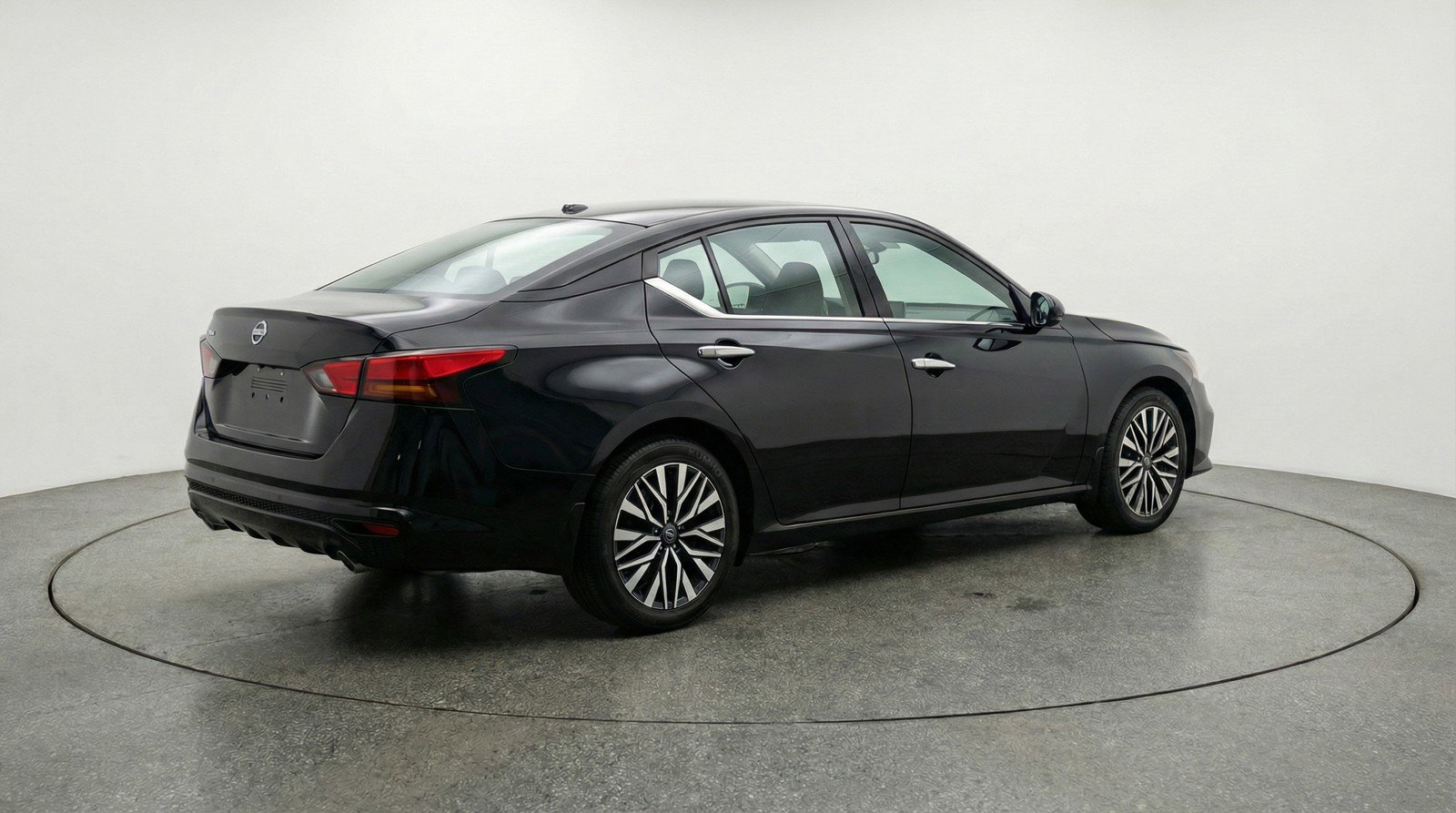 Used 2025 Nissan Altima 2.5 SV image 9