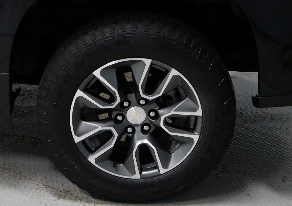Used 2023 Chevrolet Silverado 1500 LT AWD/4WD image 19