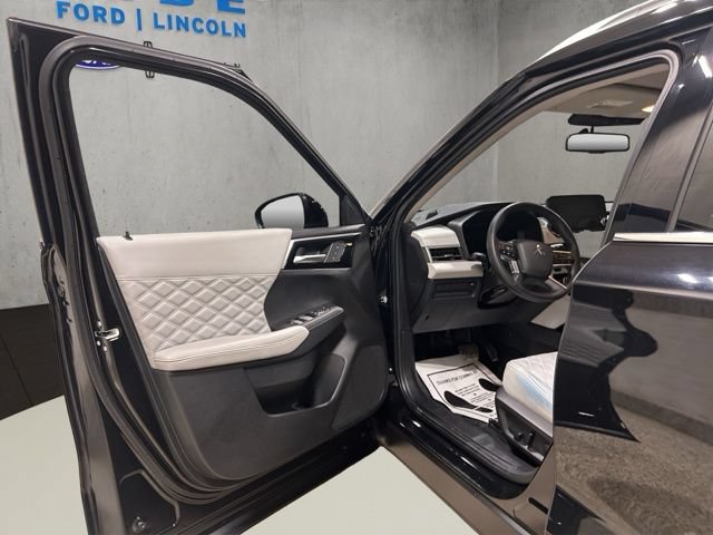 Used 2023 Mitsubishi Outlander SEL AWD/4WD image 11
