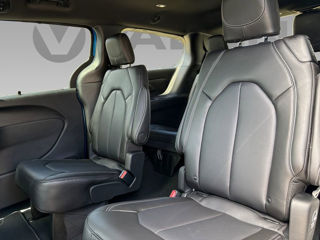 New 2026 Chrysler Pacifica Select image 4