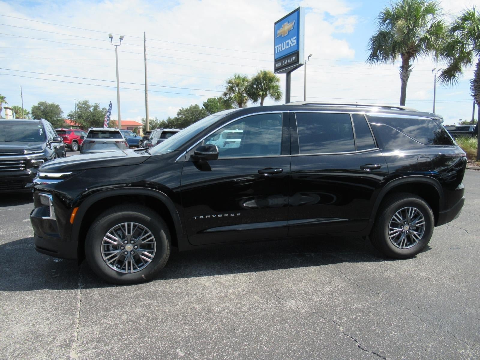 New 2027 Chevrolet Traverse LT FWD image 2