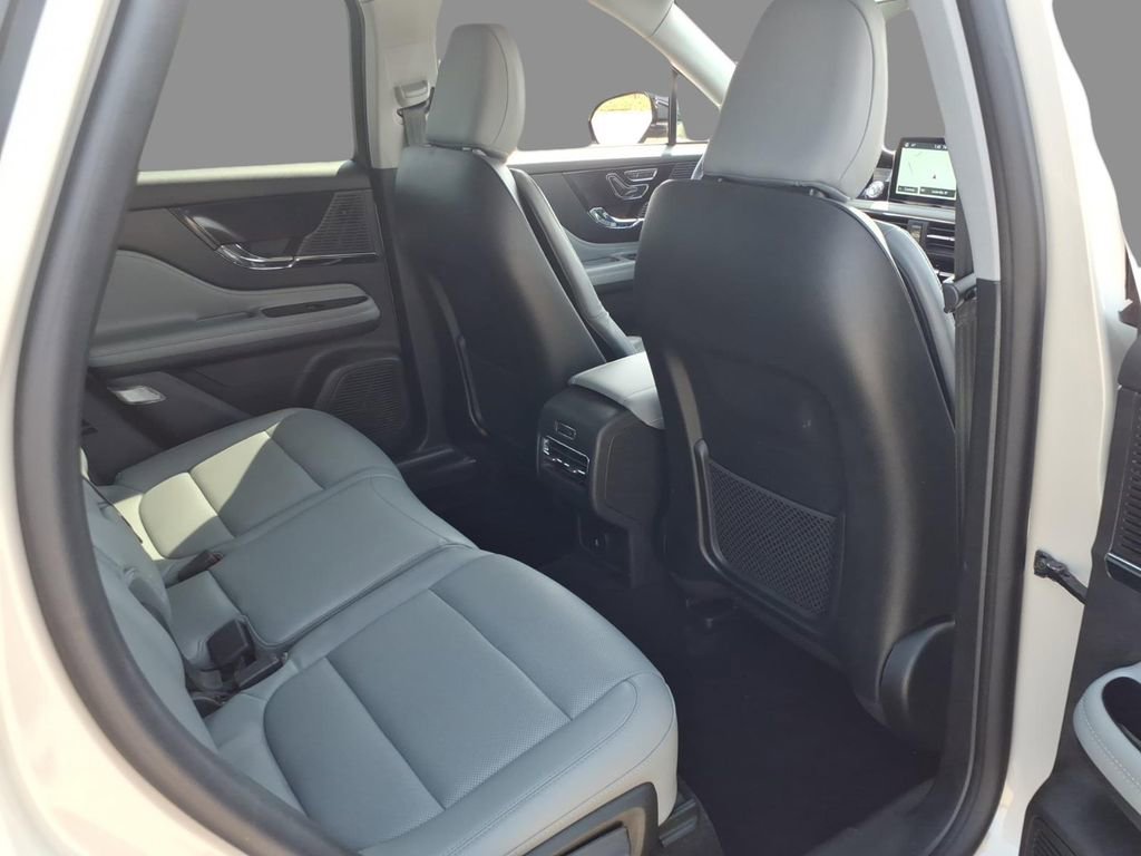 Certified 2022 Lincoln Corsair FWD w/ Equipment Group 101A image 11