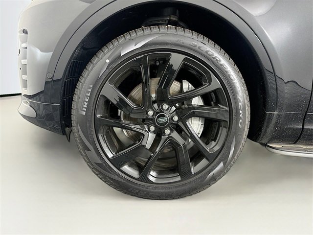 Used 2024 Land Rover Discovery Dynamic SE image 33