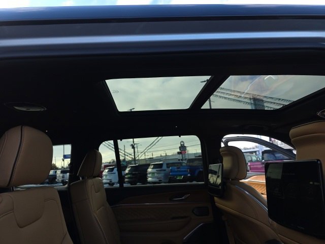 Used 2024 Jeep Grand Cherokee L Summit image 59