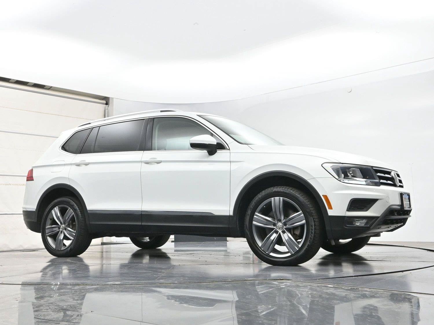 Used 2020 Volkswagen Tiguan SEL w/ 3rd Row Seat Package AWD/4WD image 29