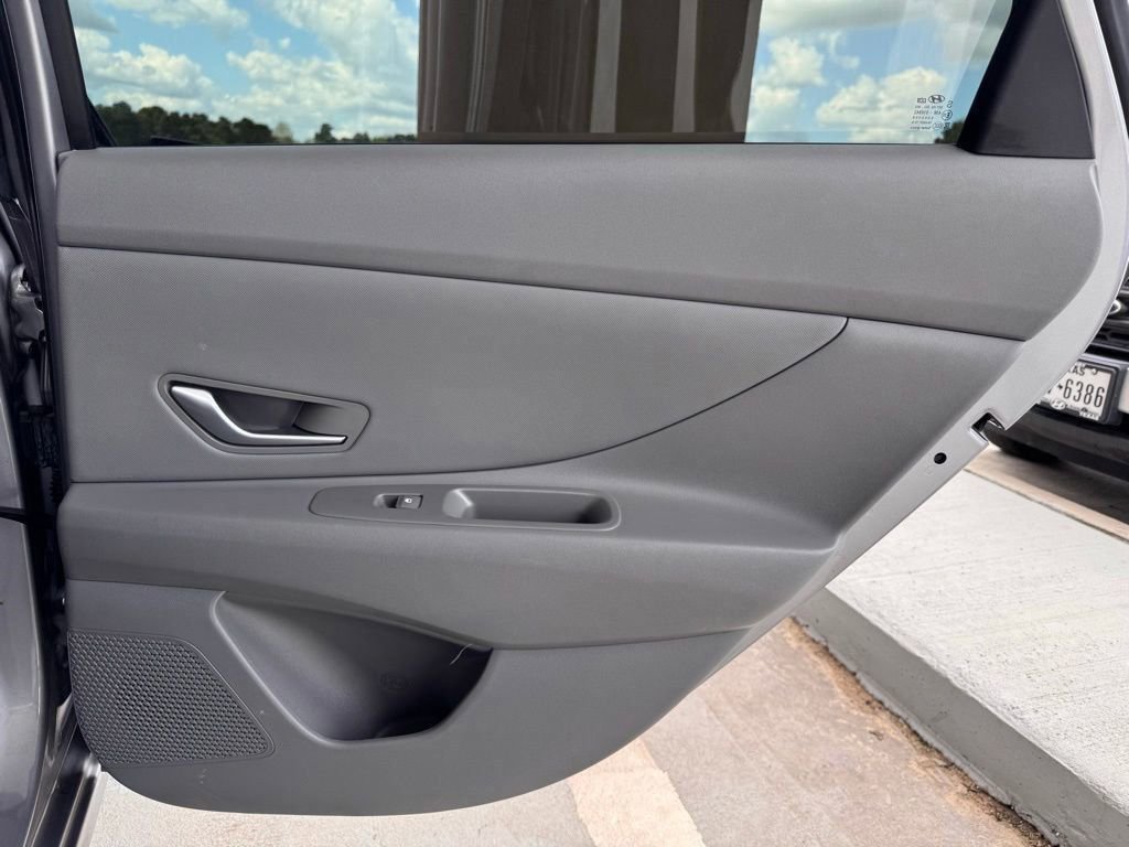 Used 2025 Hyundai Elantra Sport image 19