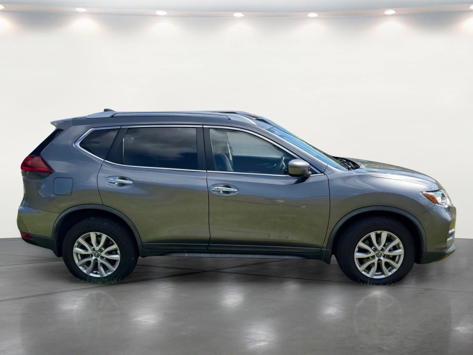 Used 2019 Nissan Rogue SV AWD/4WD image 12