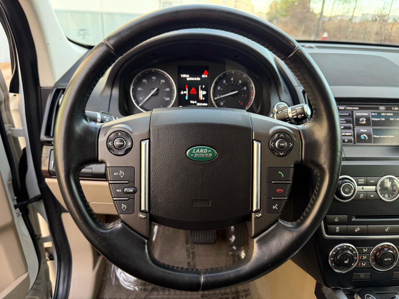 Used 2013 Land Rover LR2 image 36