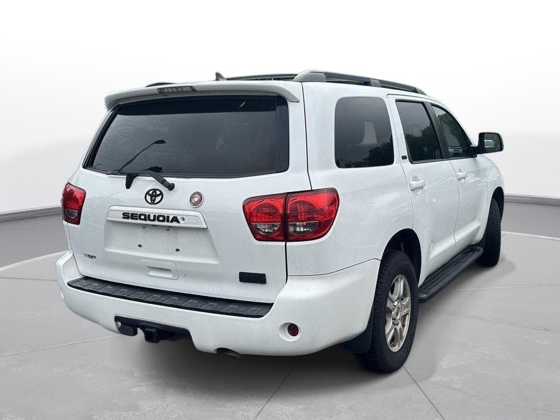 Used 2016 Toyota Sequoia SR5 RWD image 6
