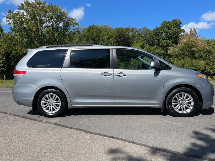 Used 2012 Toyota Sienna XLE w/ Entertainment Pkg FWD image 37