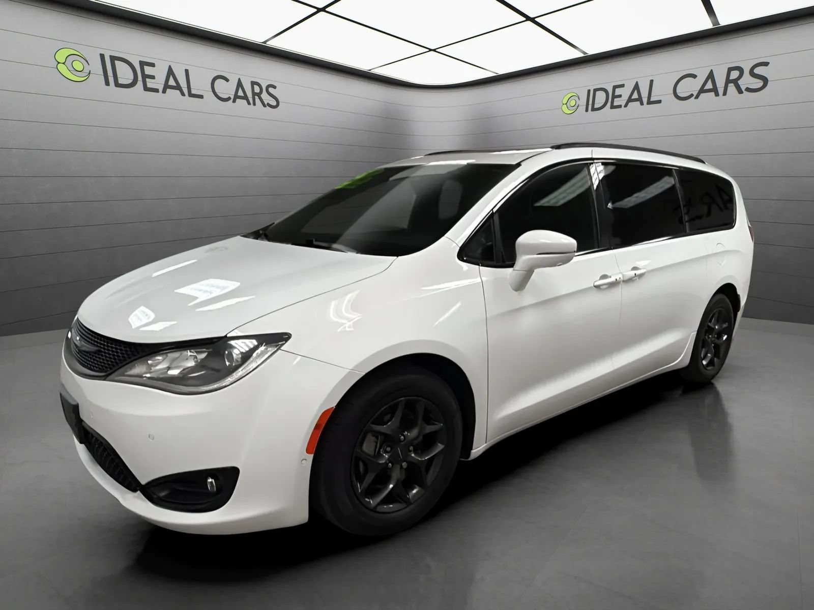 Used 2018 Chrysler Pacifica Limited w/ Advanced Safetytec Group FWD image 1