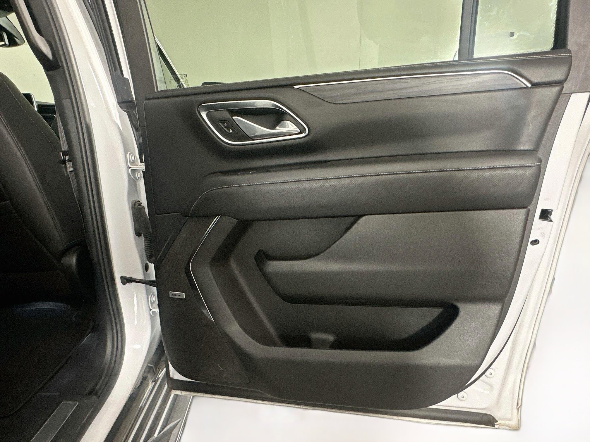 Used 2024 GMC Yukon XL SLT RWD image 32