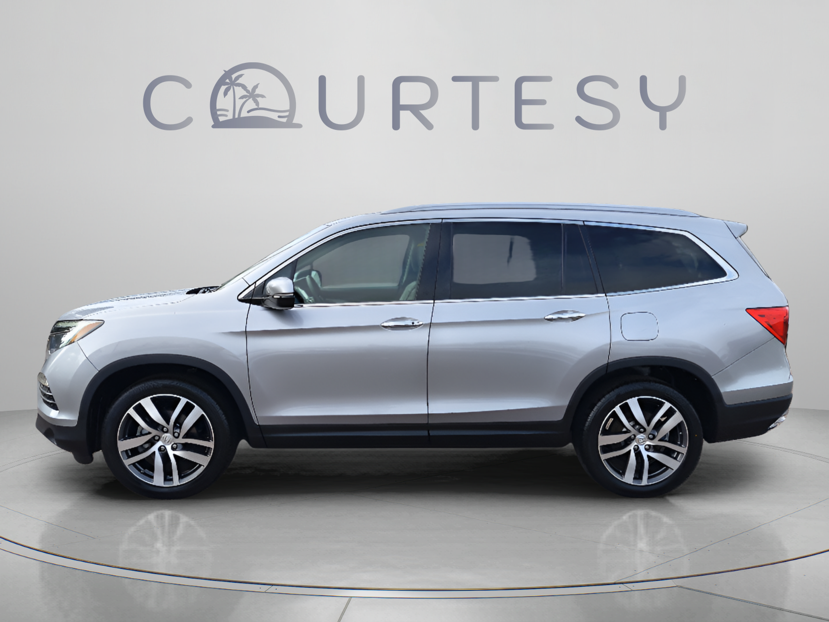 Used 2017 Honda Pilot Touring image 2