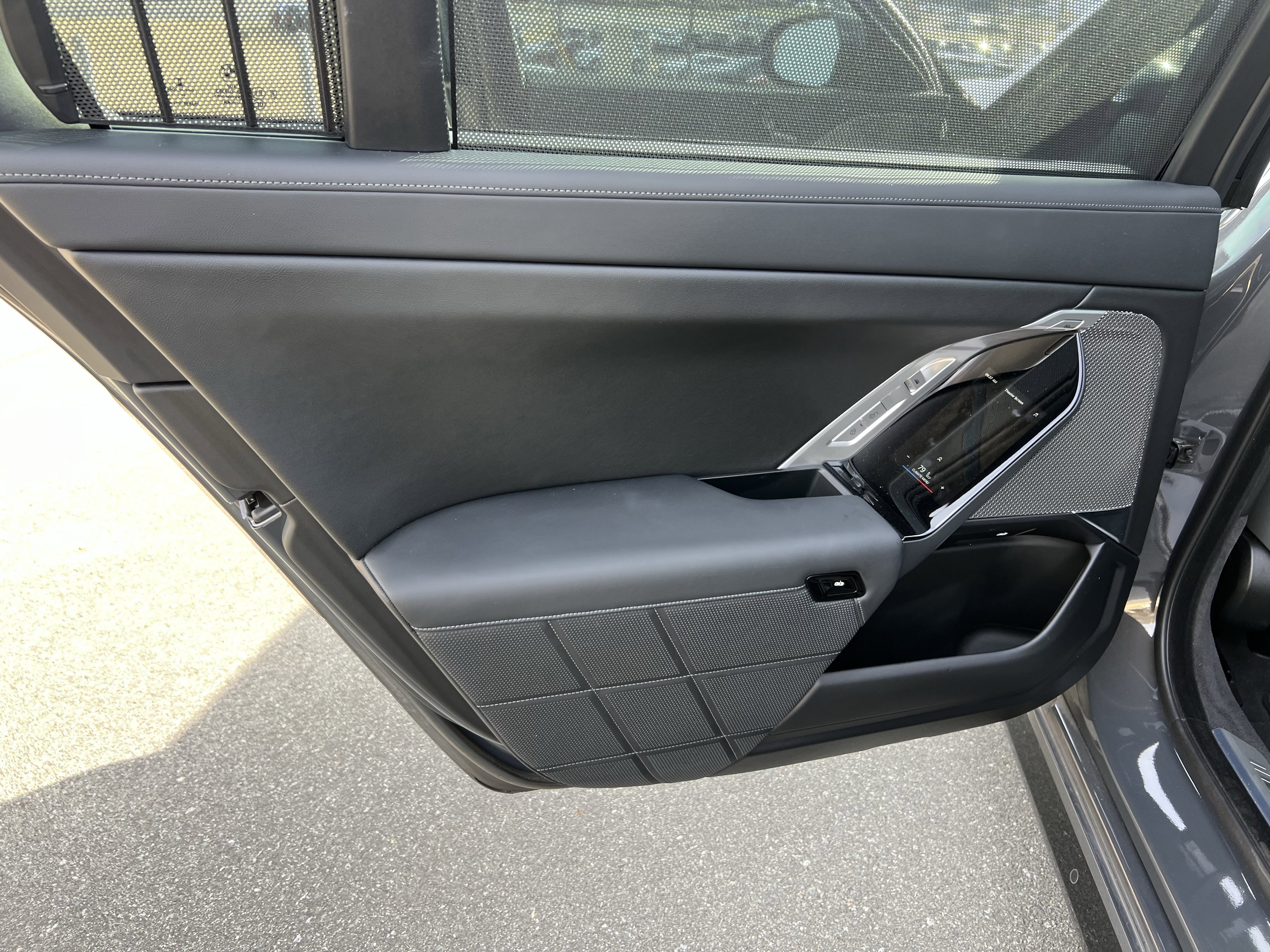 Used 2023 BMW 740i w/ Executive Package image 29