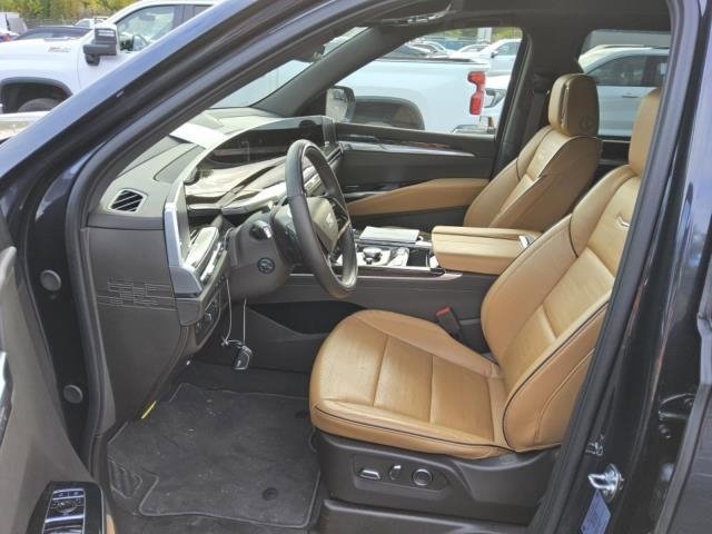Used 2025 Cadillac Escalade ESV Premium Luxury w/ Touring Package image 5