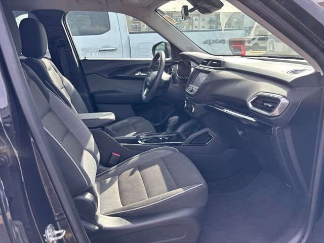 Used 2022 Chevrolet TrailBlazer LT FWD image 16
