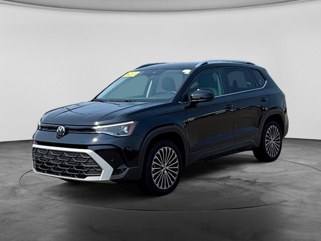 Used 2025 Volkswagen Taos SE FWD image 4