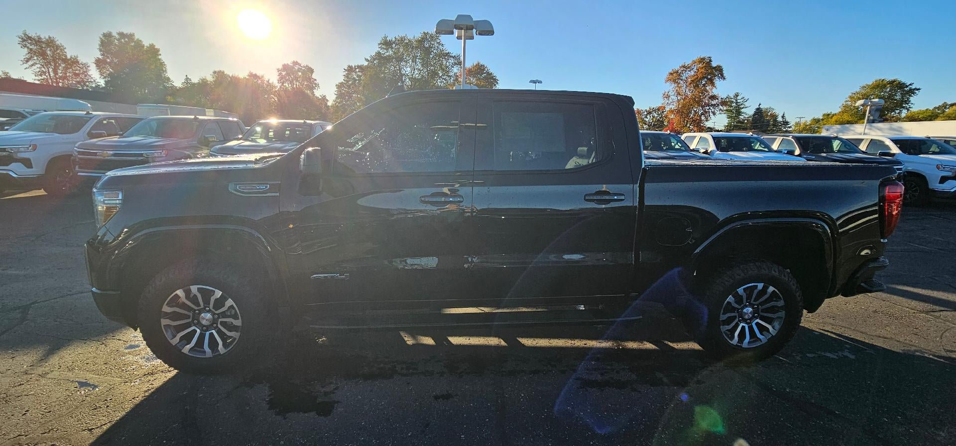 Used 2020 GMC Sierra 1500 AT4 w/ AT4 Premium Package AWD/4WD image 4