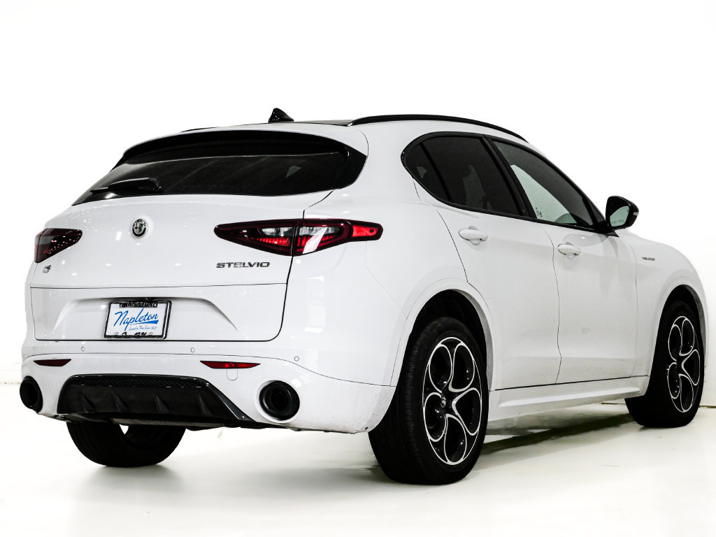 Used 2023 Alfa Romeo Stelvio Veloce AWD/4WD image 7