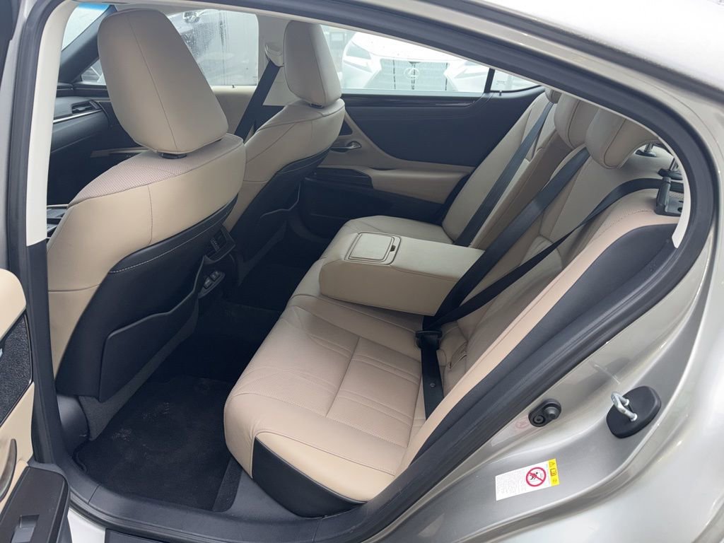 Used 2019 Lexus ES 350 Luxury image 16