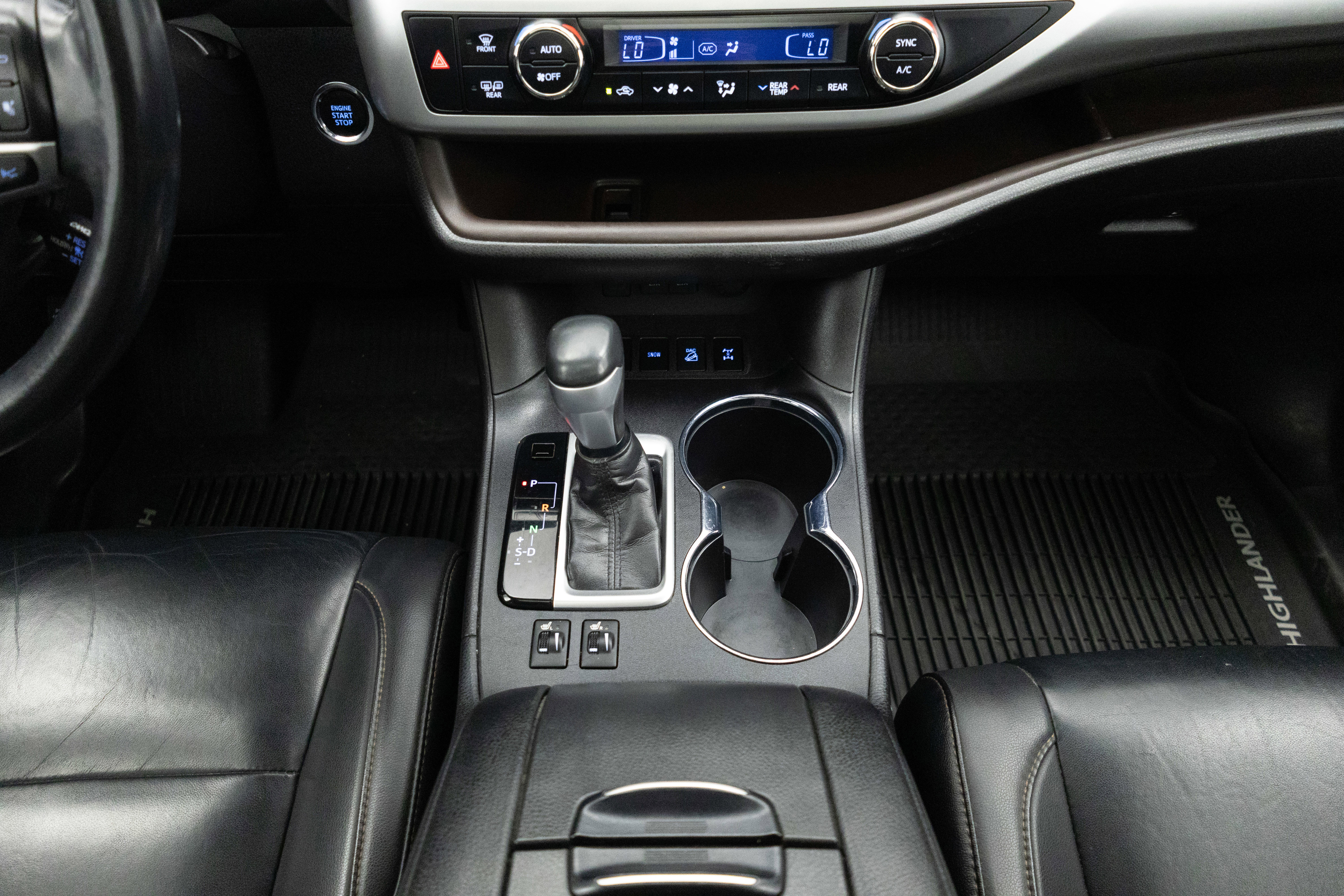 Used 2019 Toyota Highlander XLE AWD/4WD image 38
