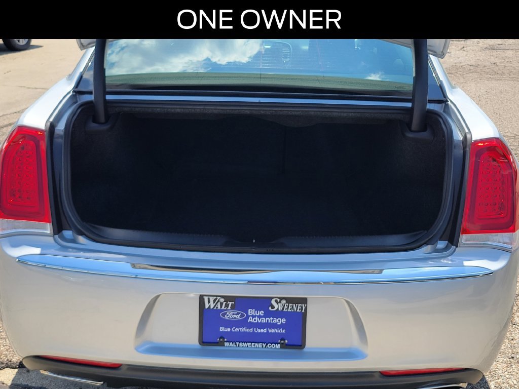 Used 2021 Chrysler 300 Touring RWD image 6
