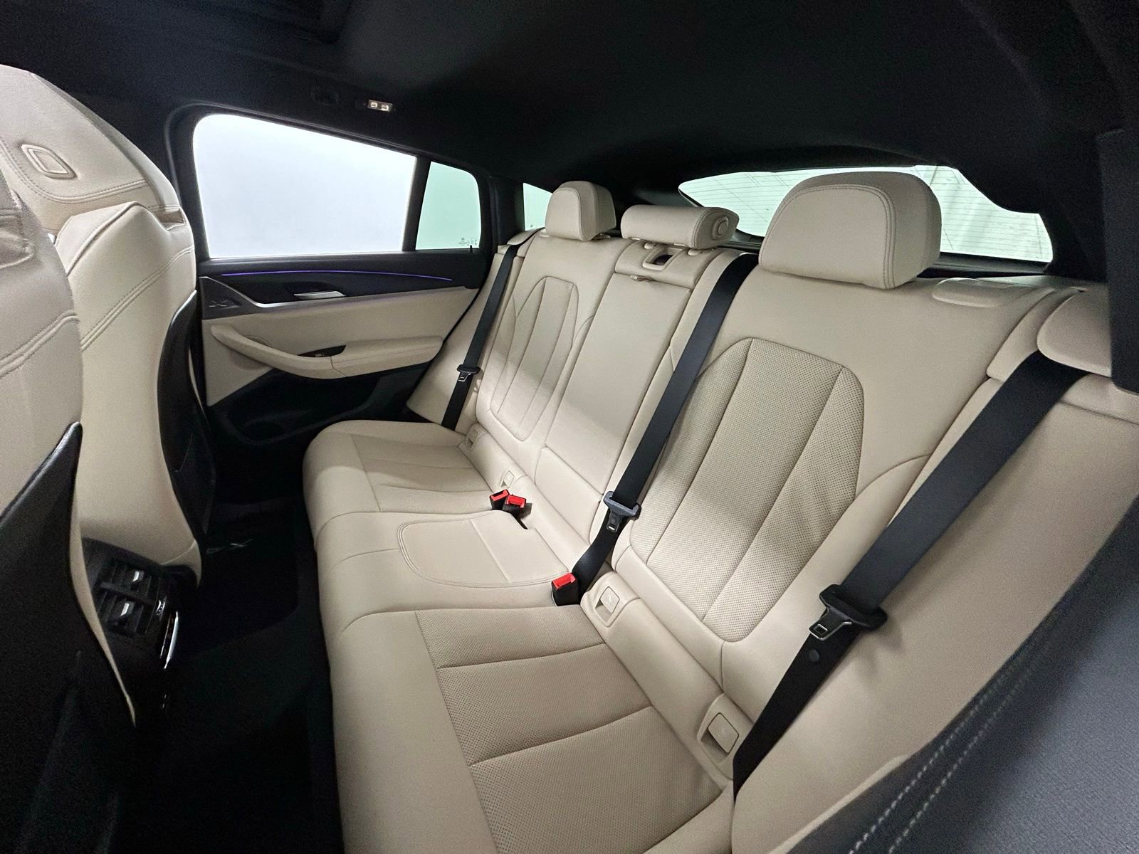 Used 2025 BMW X4 xDrive30i w/ M Sport Package image 34