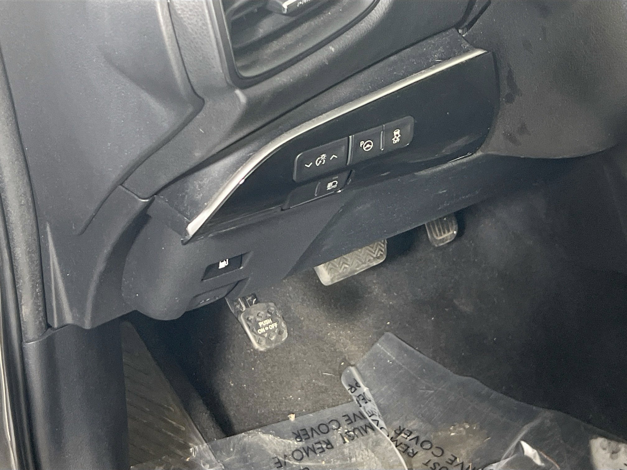 Used 2020 Toyota Prius LE image 10