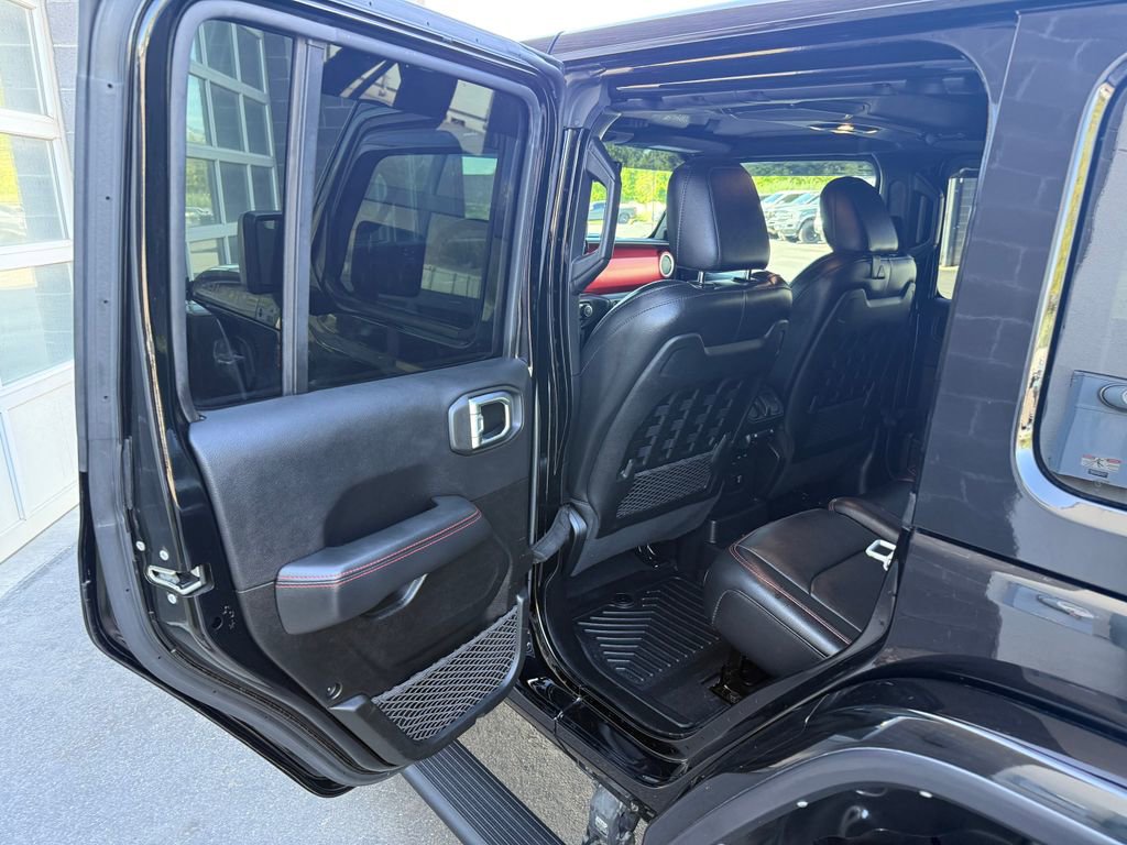 Used 2022 Jeep Wrangler Unlimited Rubicon w/ LED Lighting Group AWD/4WD image 32