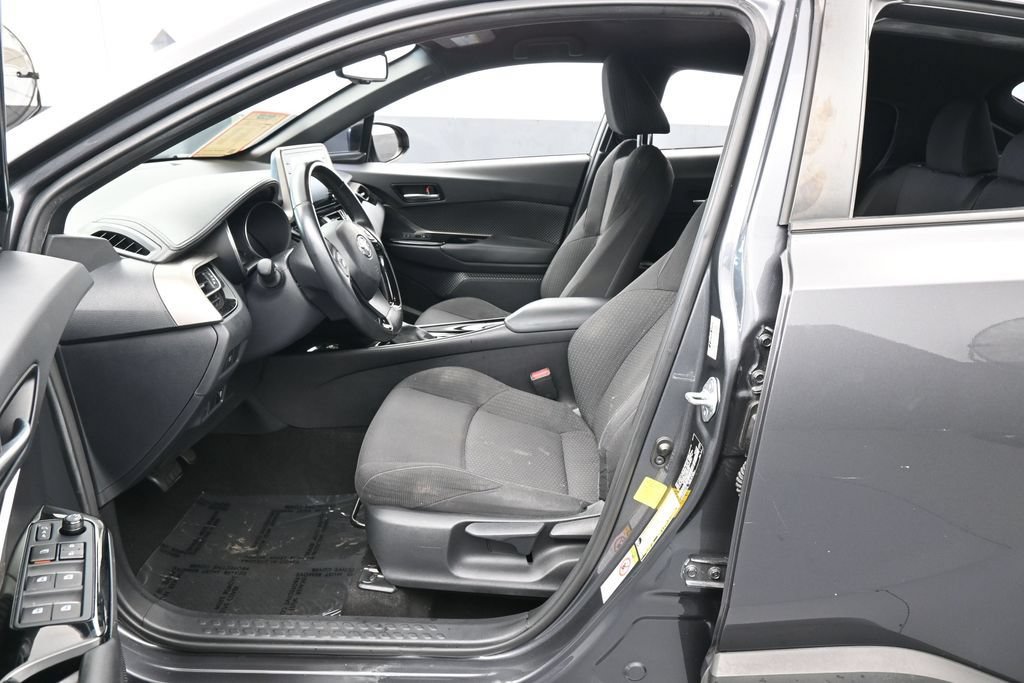 Used 2019 Toyota C-HR XLE FWD image 11