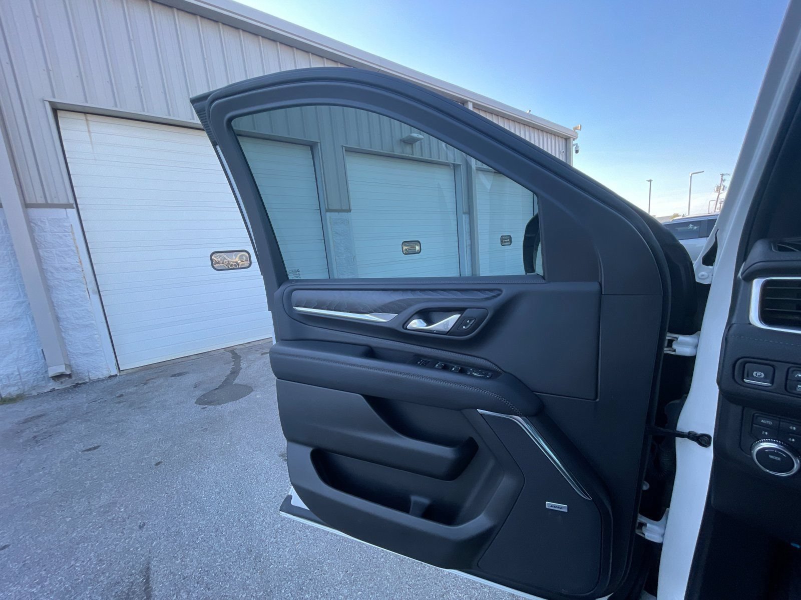 Used 2024 GMC Yukon Denali AWD/4WD image 12
