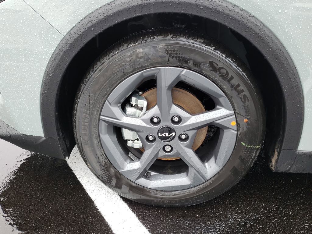 New 2025 Kia K4 LXS image 24