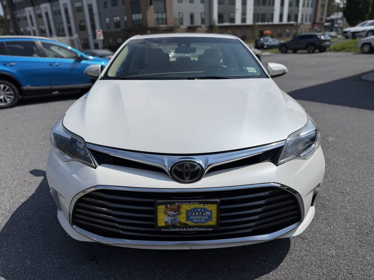 Used 2018 Toyota Avalon XLE w/ All Weather Liner Package FWD image 2