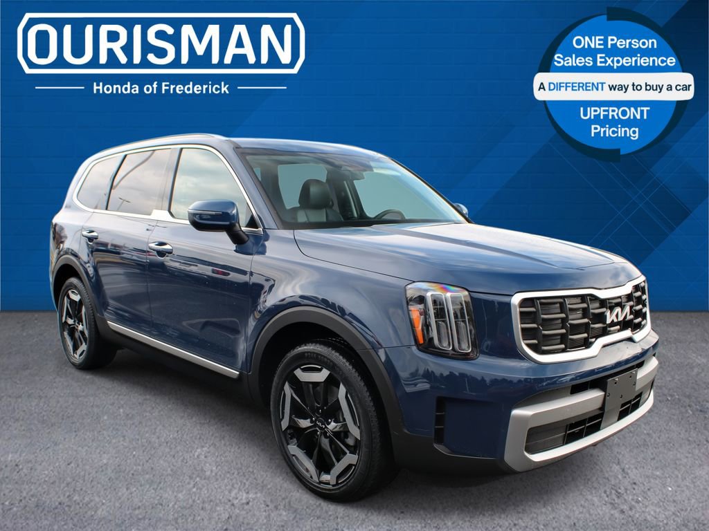 Used 2023 Kia Telluride S w/ S Sunroof Package