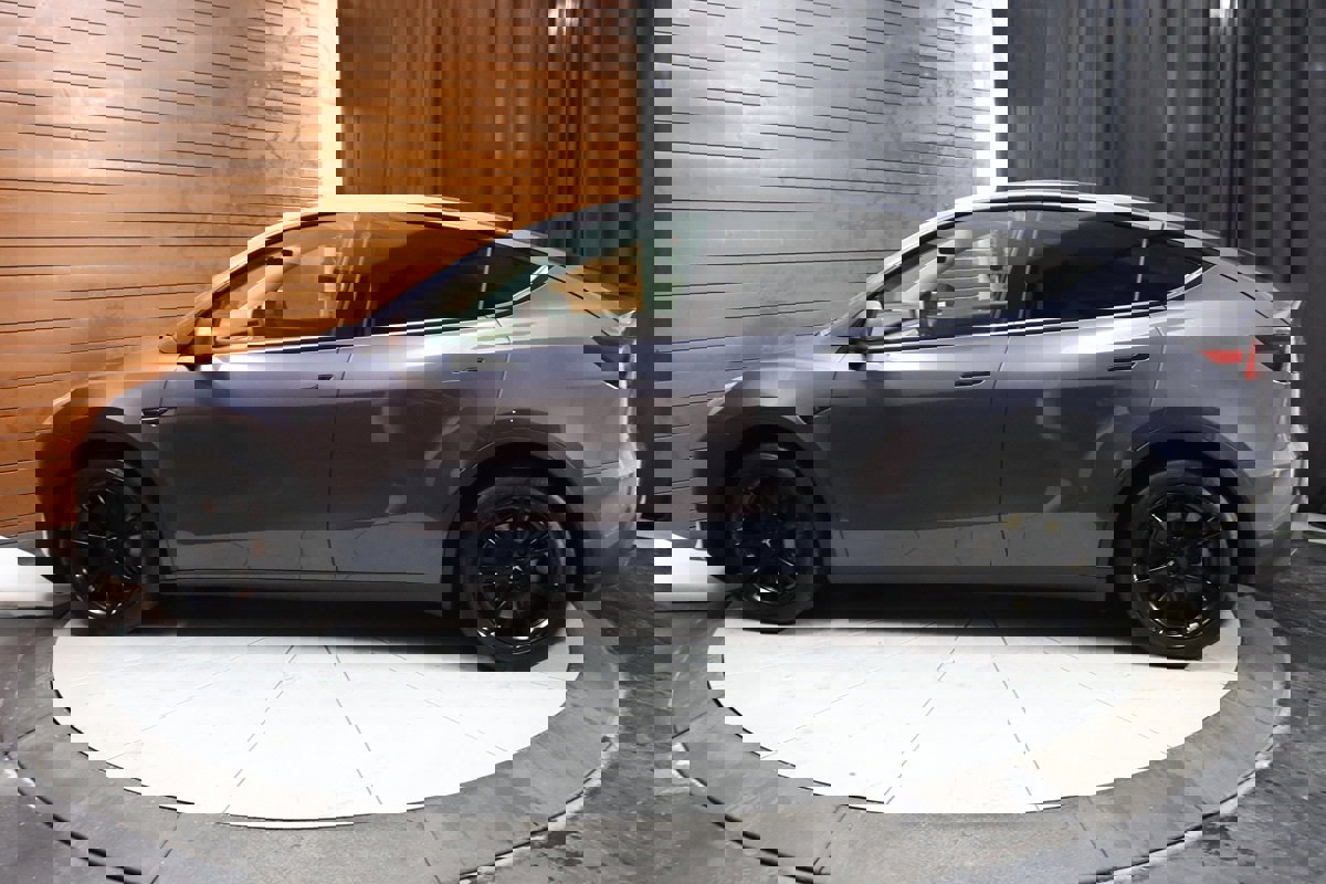 Used 2023 Tesla Model Y Long Range image 6