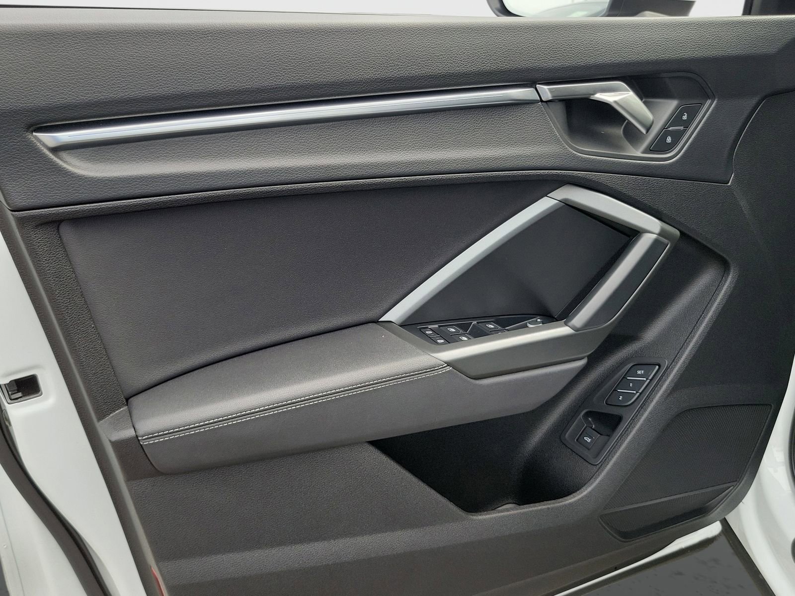 Used 2024 Audi Q3 2.0T Premium Plus image 18