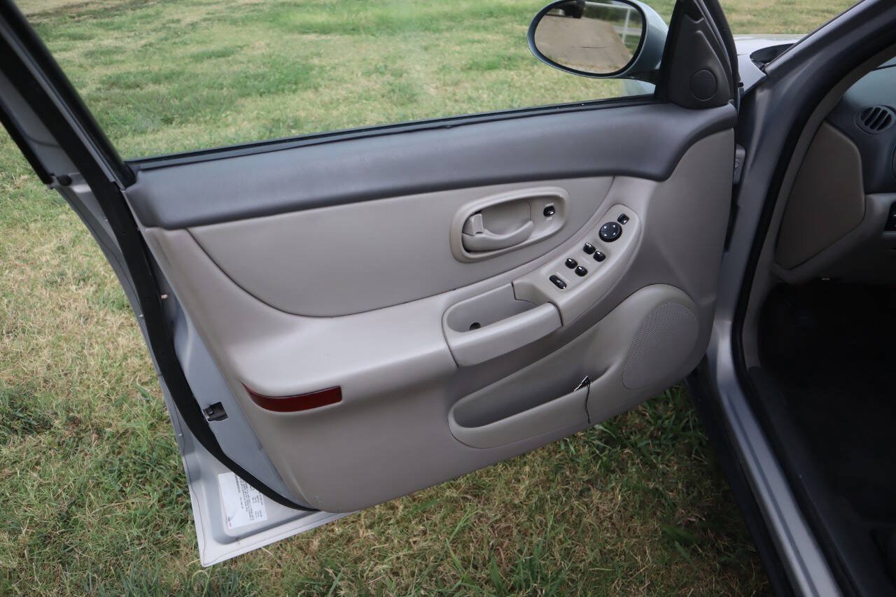 Used 1998 Oldsmobile Intrigue GL FWD image 25