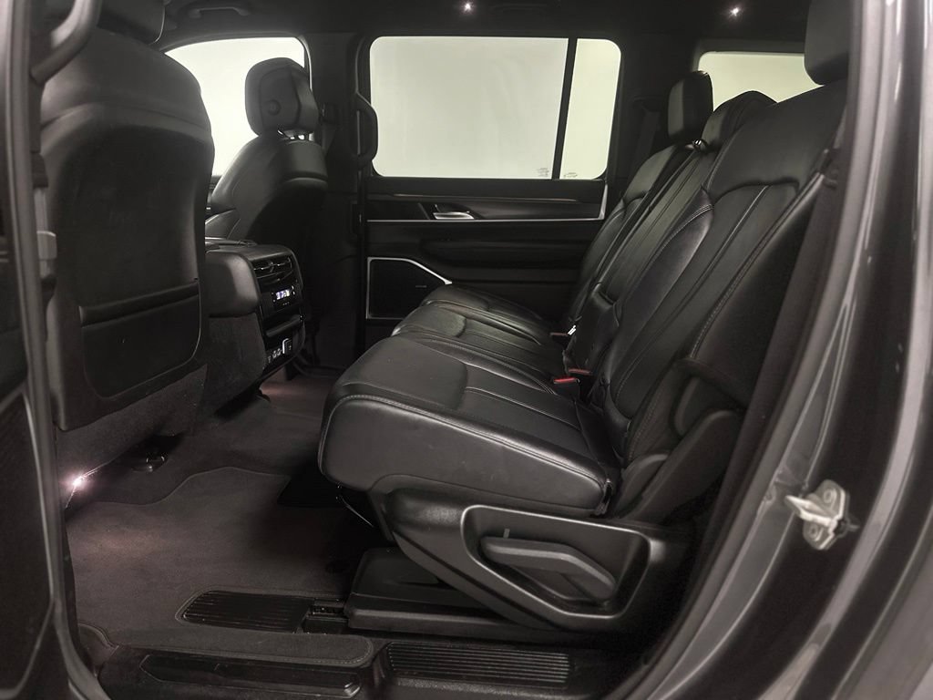 Used 2024 Jeep Wagoneer L Series II w/ Flexible Seating Group AWD/4WD image 22