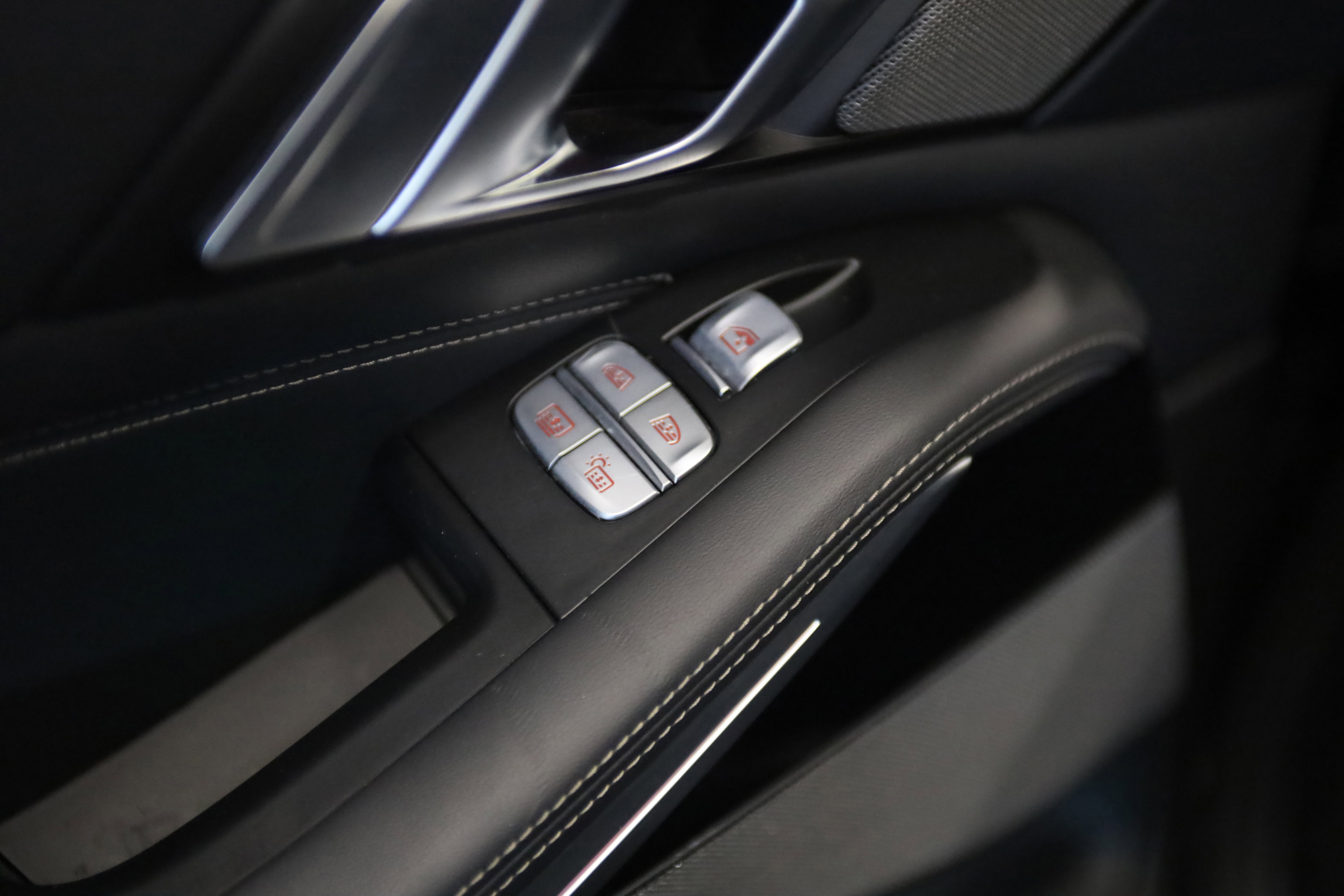 Used 2022 BMW X7 M50i w/ Dynamic Handling Package image 32