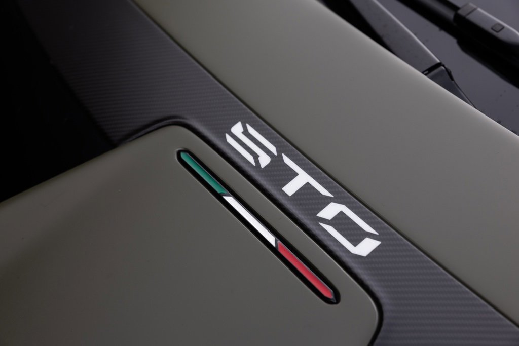 Used 2022 Lamborghini Huracan STO image 26