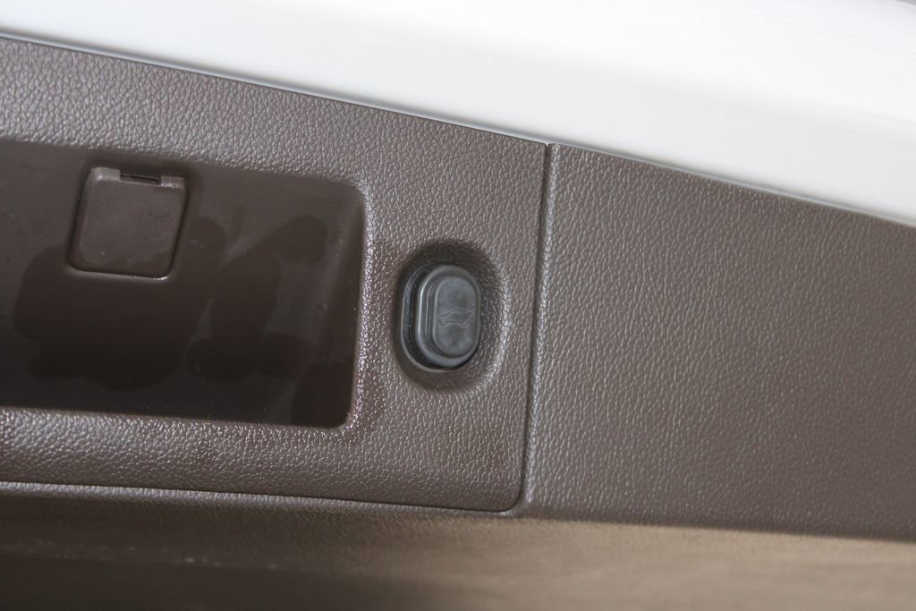 Used 2016 GMC Yukon Denali w/ Open Road Package image 18