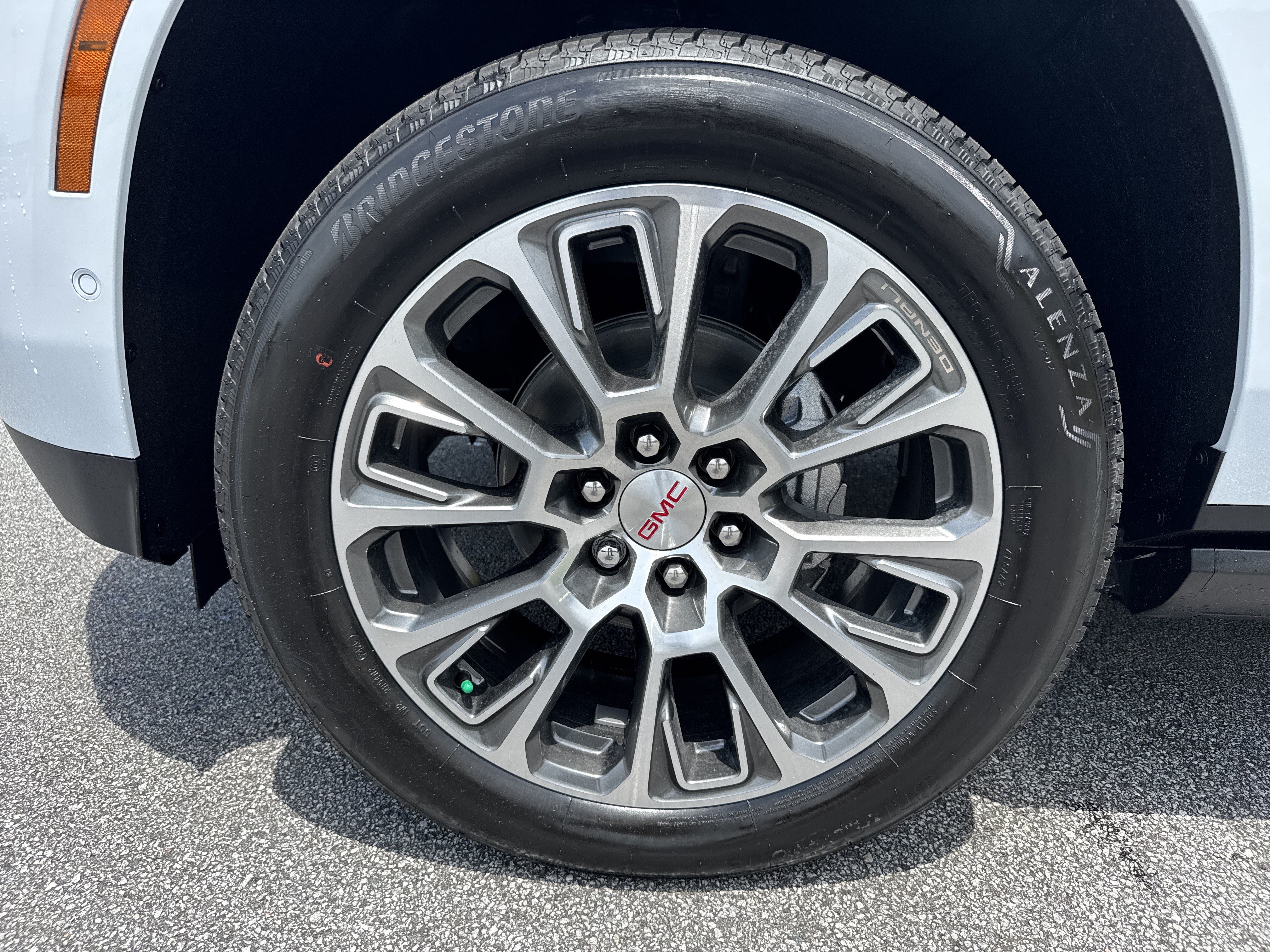 New 2026 GMC Yukon XL Denali w/ Denali Reserve Package AWD/4WD image 13