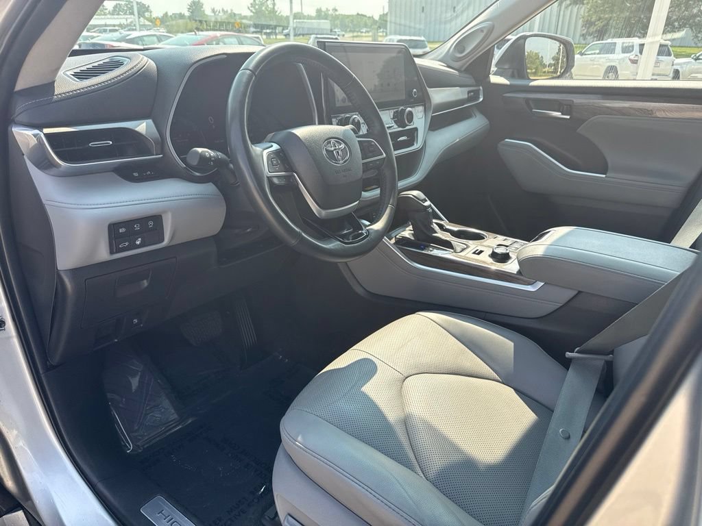 Used 2023 Toyota Highlander Limited AWD/4WD image 8