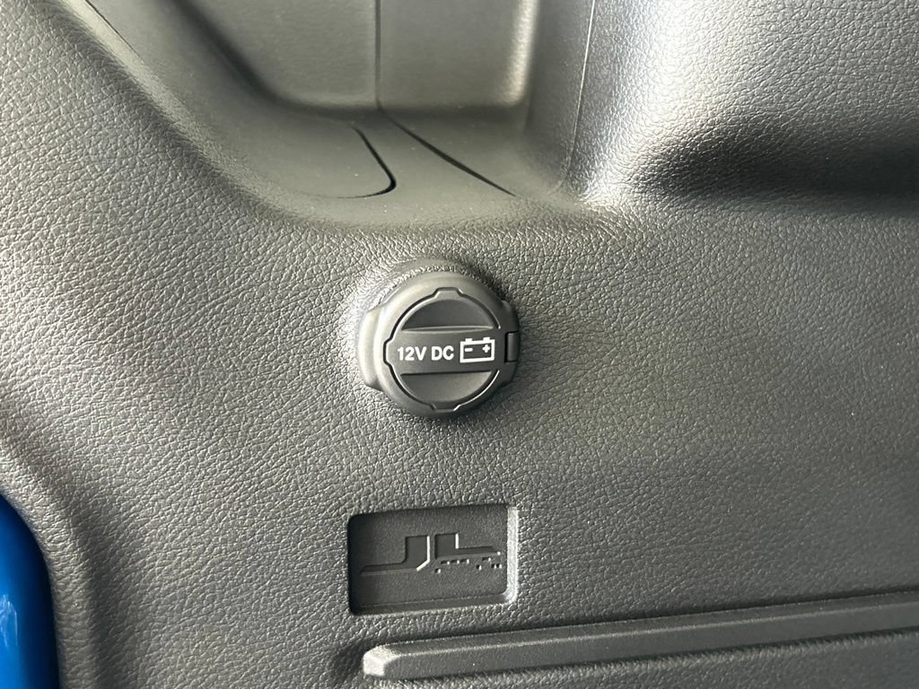 Used 2025 Jeep Wrangler Unlimited Sahara AWD/4WD image 38