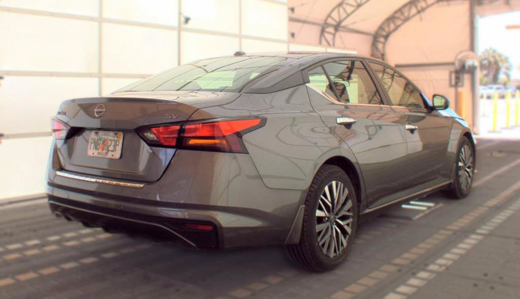 Used 2023 Nissan Altima 2.5 SV FWD image 5