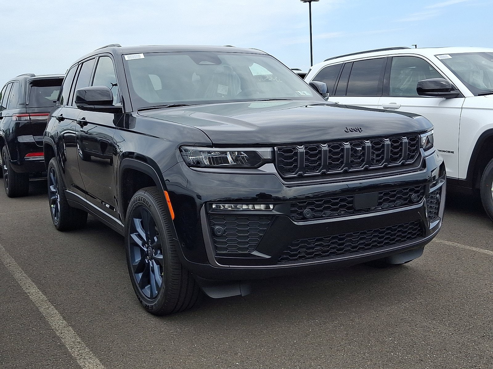 New 2026 Jeep Grand Cherokee Limited AWD/4WD image 1