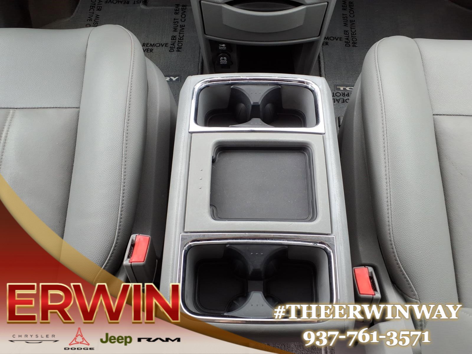 Used 2010 Chrysler Town & Country Touring FWD image 23