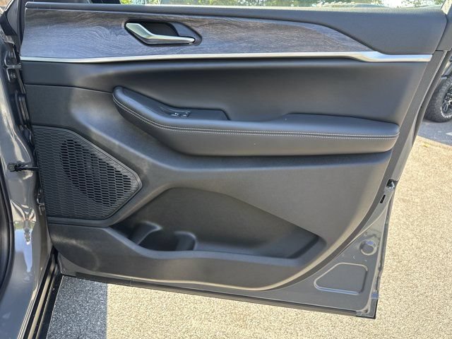 New 2027 Jeep Grand Cherokee Limited AWD/4WD image 13