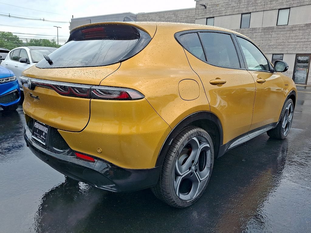 New 2026 Alfa Romeo Tonale w/ Quick Order Package 23H Volce AWD/4WD image 3